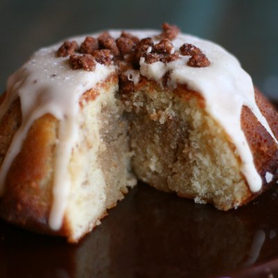 Bourbon Cake with Praline Crunch